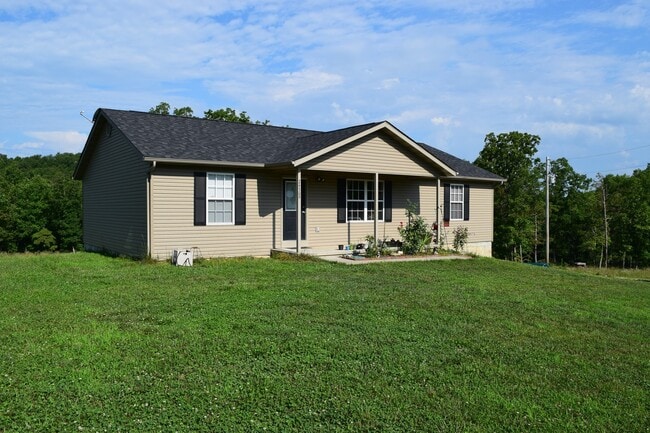 Building Photo - Beautiful 3 Bedroom, 2 Bathroom Home On Mi...