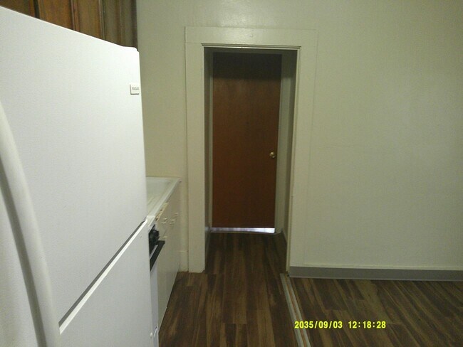 Building Photo - 140-14