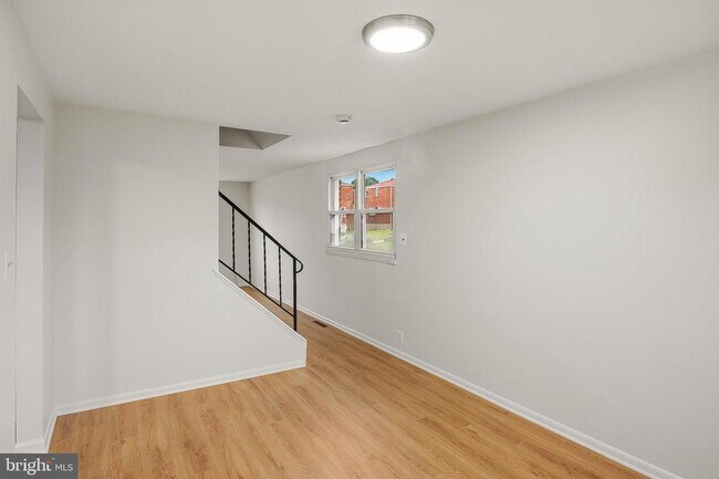 Building Photo - 926 Regina Dr