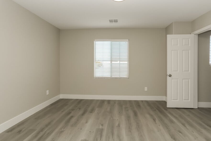 Building Photo - 8072 Farthings Hill Dr