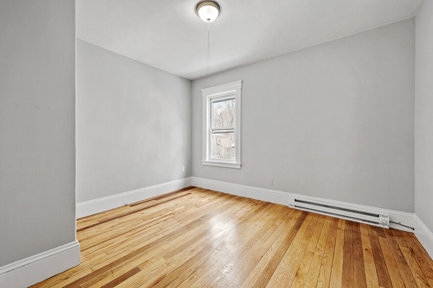 Building Photo - 256 Belmont St