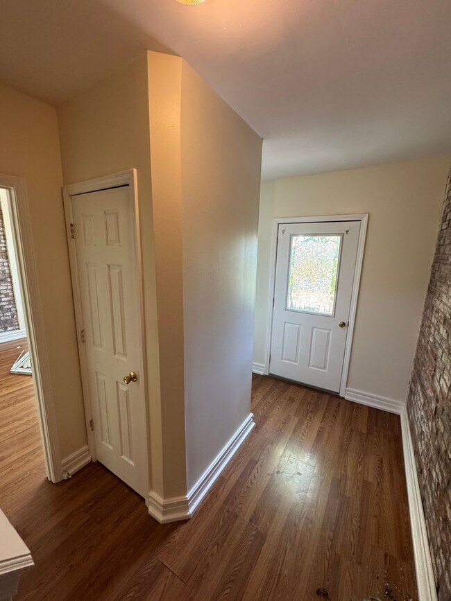 Building Photo - 2027 Russell Blvd