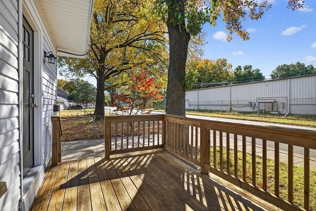 Building Photo - 830 Westwood Ave