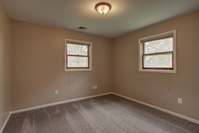 Building Photo - 2943 Weaver Rd