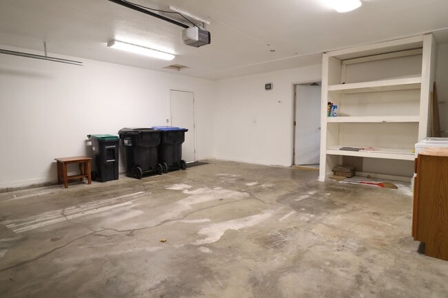 Building Photo - 528 S Sorrel St