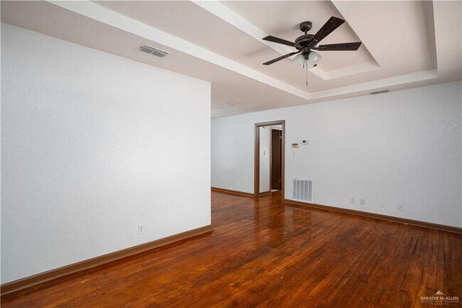 Building Photo - 25 E La Vista Ave