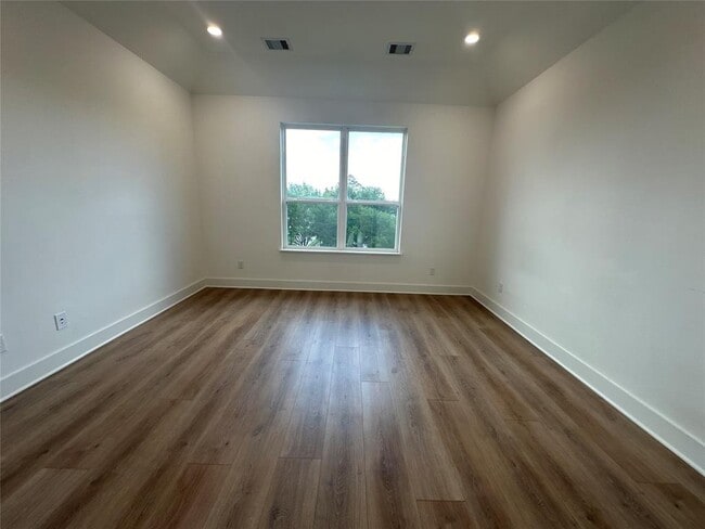 Building Photo - 2828 Versailles Oak Ln