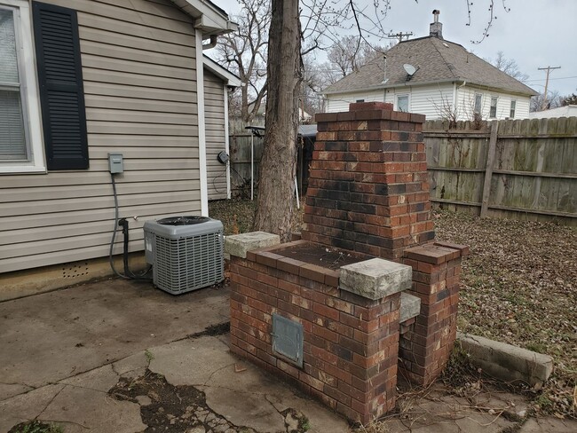 Building Photo - Very nice and recently remodeled 2BR rancher with 1 car garage