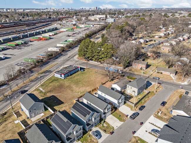 Building Photo - 812 Somb Moore Ways