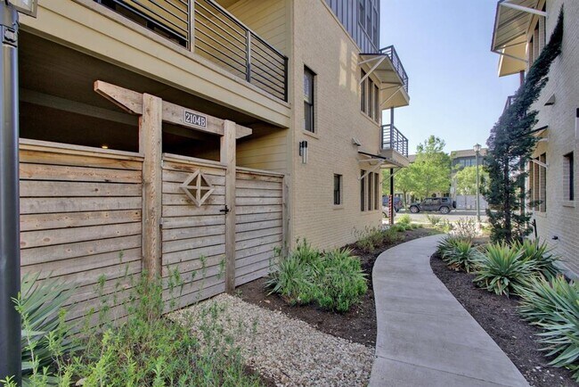 Building Photo - 2104 Robert Browning St