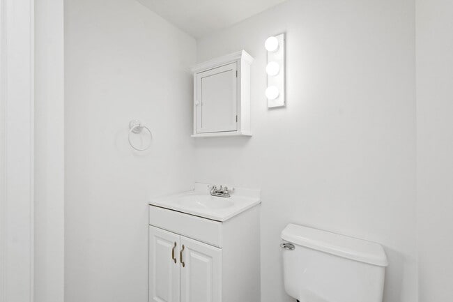 Building Photo - AVAILABLE OCT 1ST!! BEAUTIFUL 4 BEDROOM IN...