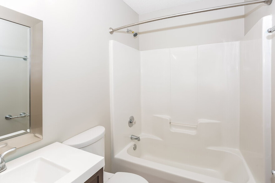 Building Photo - 3242 Hawick Commons Dr