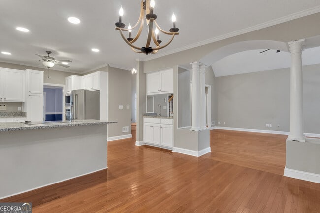 Building Photo - 135 Handshaker Ct