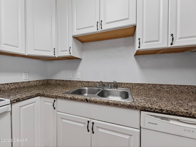 Building Photo - 632 Tarragona Way