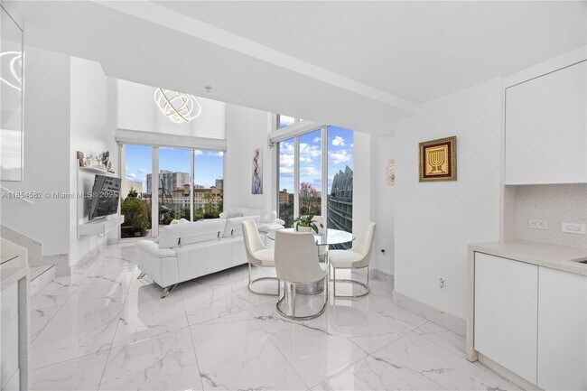 Building Photo - 3000 NE 188th St