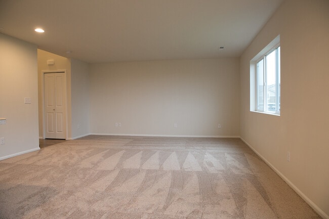 Building Photo - Lacey, 4 bedroom, 2.5 bath home.
