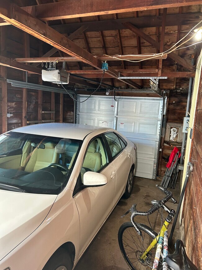 Garage - 2318 St Paul Ave