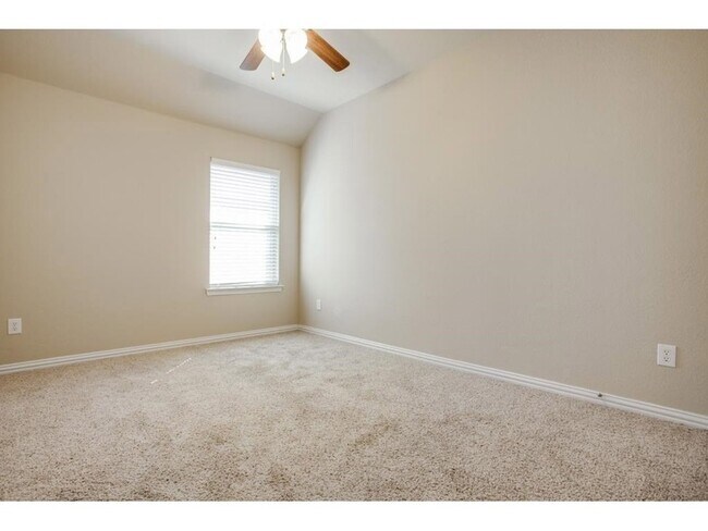 Building Photo - 1120 Villa Paloma Blvd