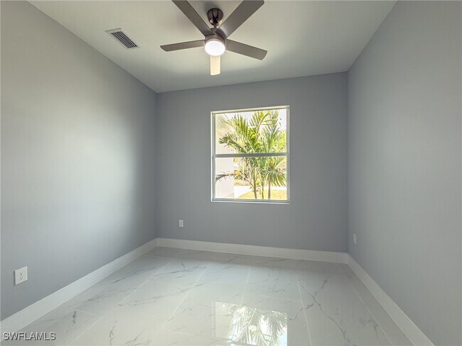 Building Photo - 438 Raymer St