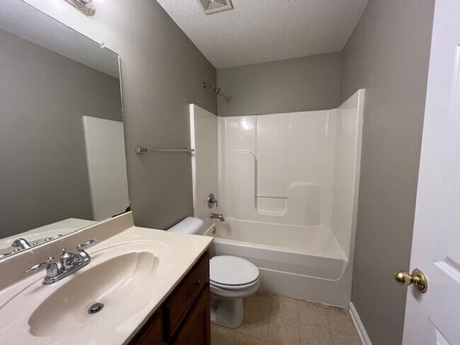 Building Photo - Renovated 3 Bedroom 2 Bath Home for Rent w...