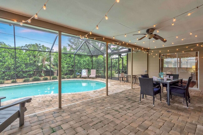 Building Photo - 2723 Gulf Gate Dr