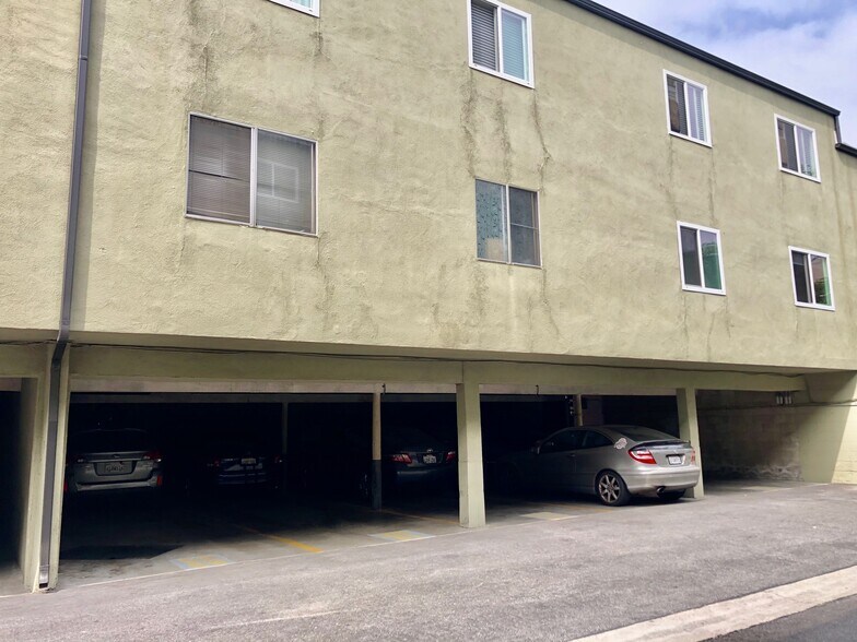 Parking - 4911 Indian Wood Rd