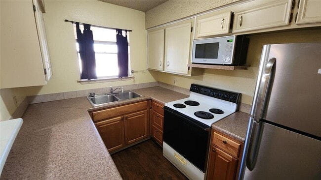 Building Photo - 208 N Vandeveer St