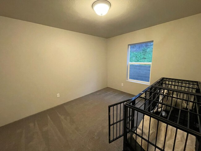 Building Photo - ***PENDING APPLICATION***Beautiful Home wi...