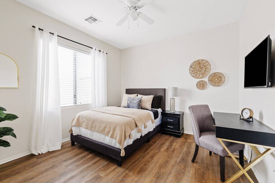 Building Photo - 2372 E Sequoia Dr