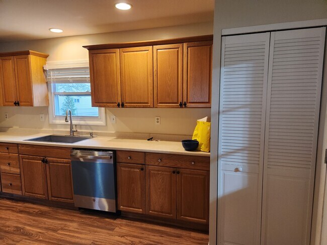 Building Photo - 118 Barclay Rd