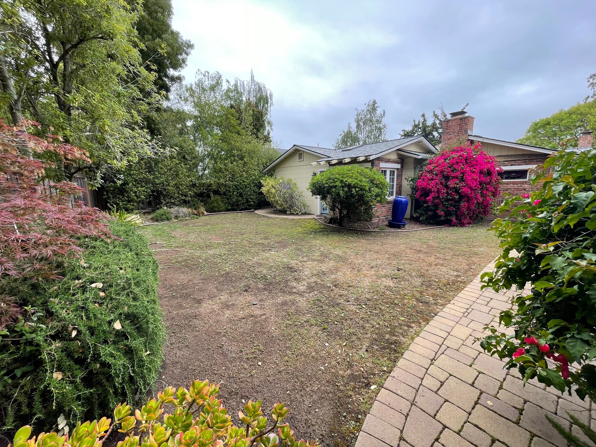 Free space adjacent to ADU - 752 S El Monte Ave