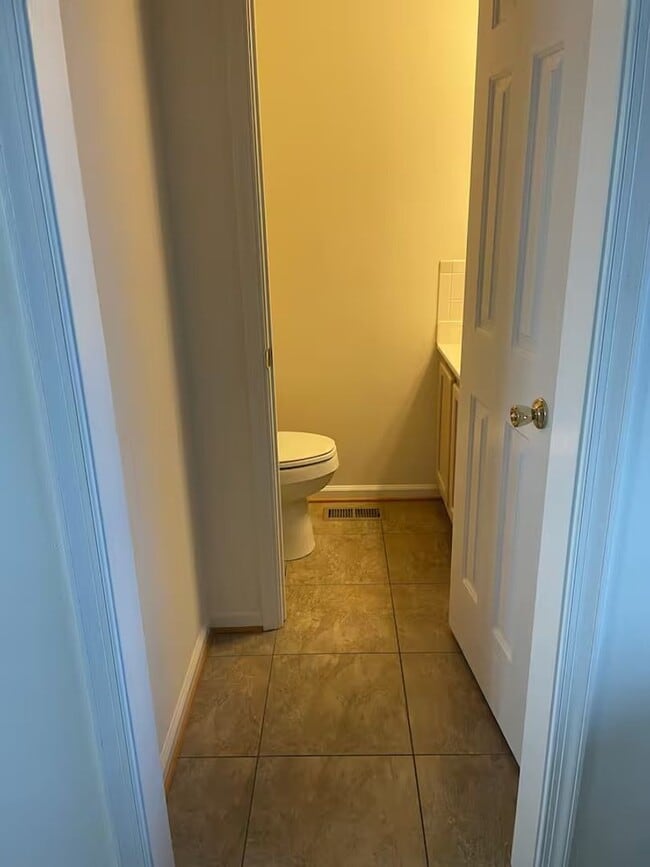 Building Photo - 4 Bedroom 2.5 Bath Home in Nags Head