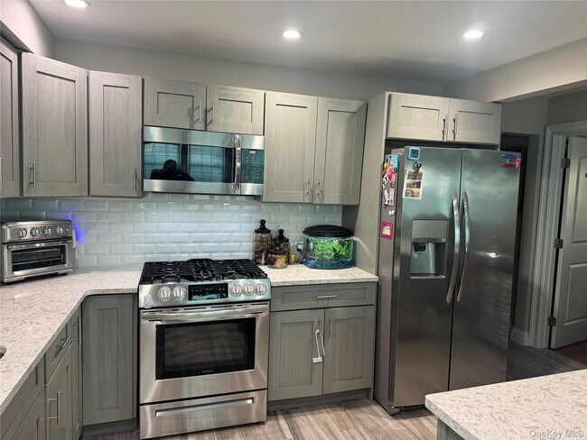 Building Photo - 614 Monroe Blvd