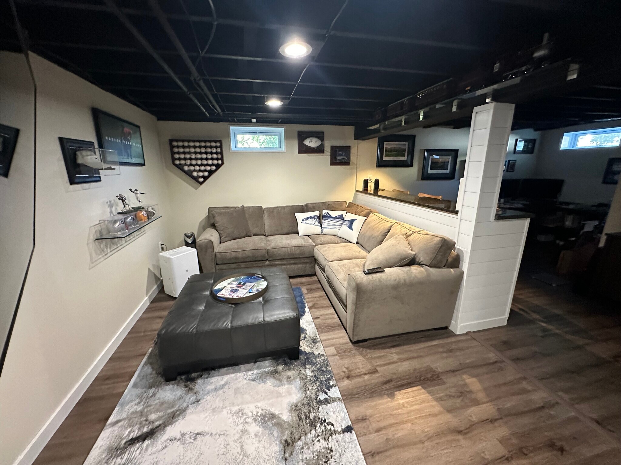 Building Photo - 33 Windhurst Ave