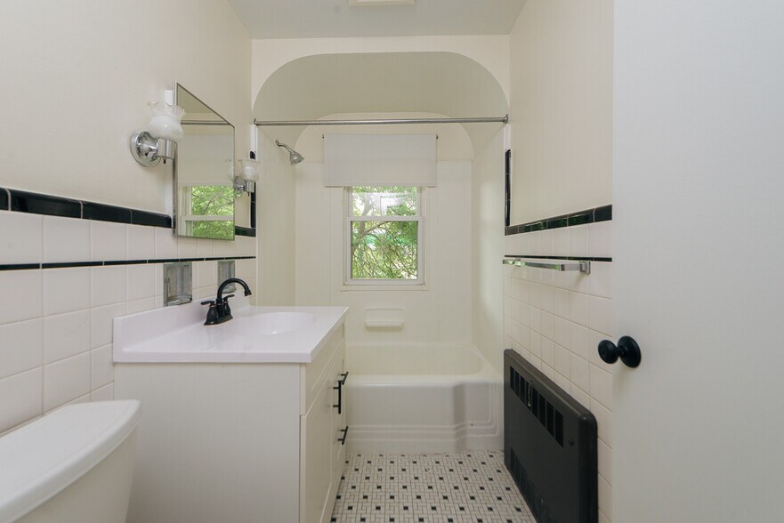 Bathroom - 209 Kedzie St