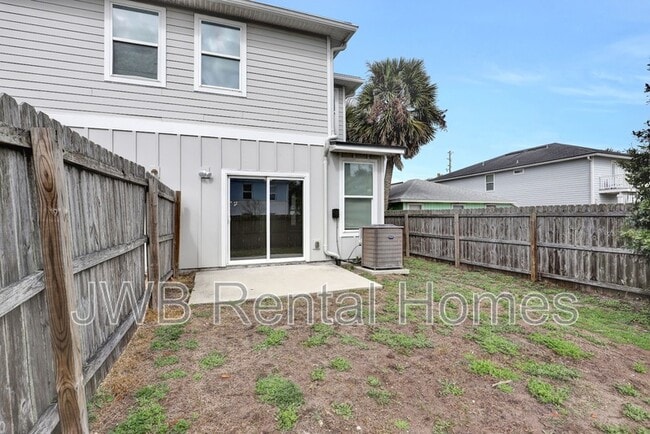 Building Photo - 834 4th Ave S