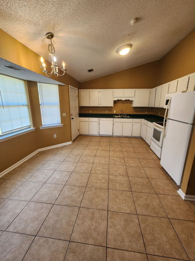 Building Photo - 102 Crosby Dr