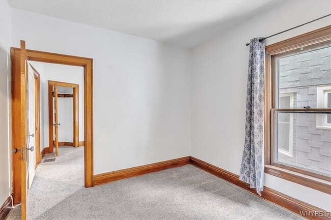 Building Photo - 260 Baynes St