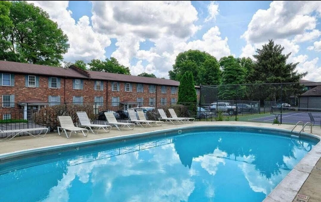 Building Photo - 731 N Hite Ave