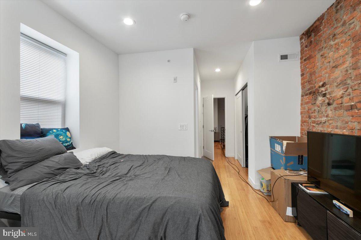 Building Photo - 721 N 40th St