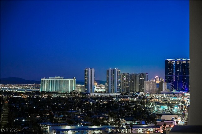 Building Photo - 900 S Las Vegas Blvd