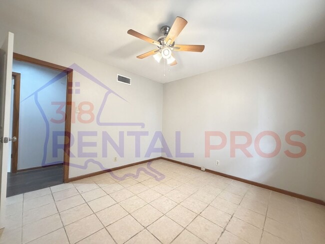 Building Photo - Four Bedroom Two Bath Home