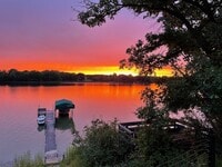 Building Photo - Lakefront property with 2 bedroom, and 1 bath.