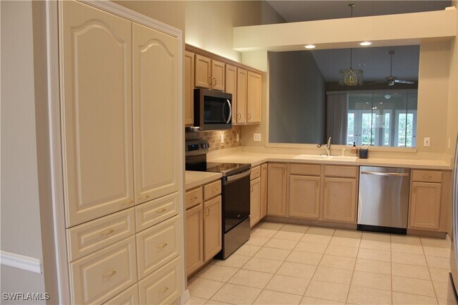 Building Photo - 6993 Lone Oak Blvd