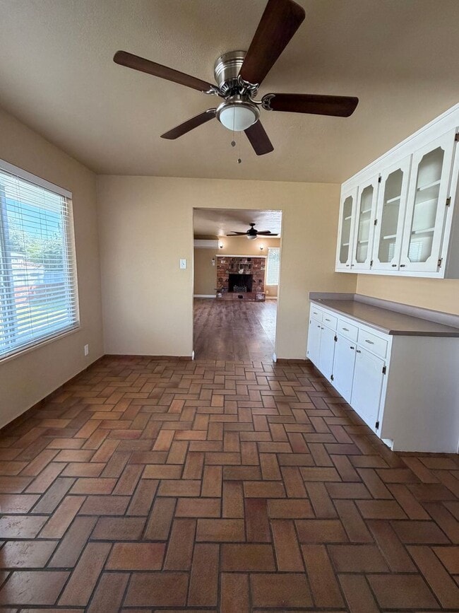 Building Photo - 3 bedroom home in Shasta Lake City