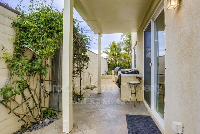 Building Photo - 7332 Escallonia Ct