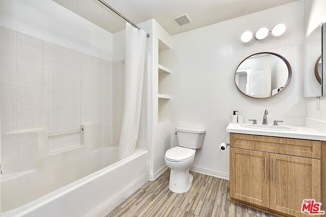 Building Photo - 360 W Ave 26