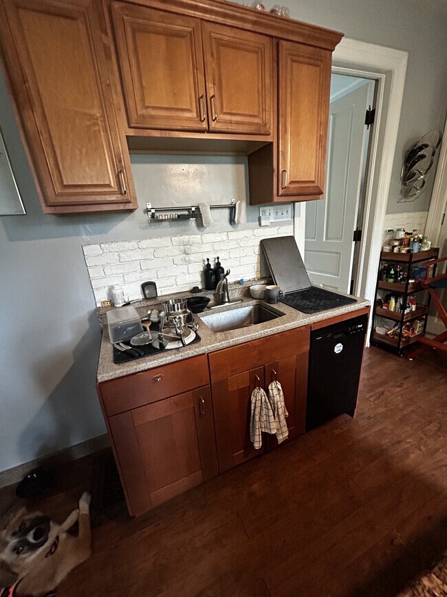 Building Photo - 1754 N Astor St