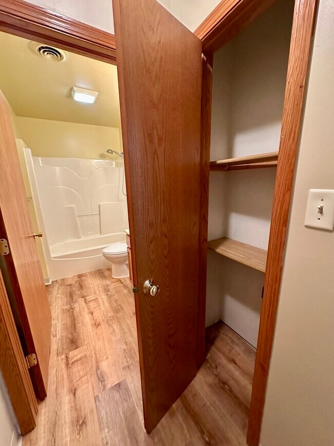 Building Photo - 465-479 N School St