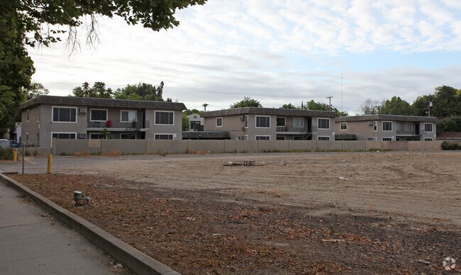 Building Photo - Morris Manor